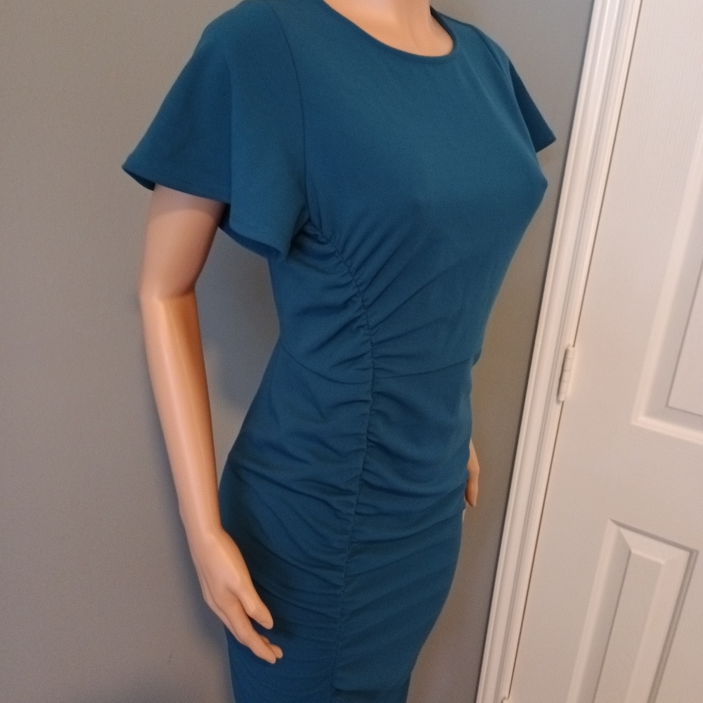 Dress - Picture 5 of 10